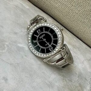 ✨ Vintage Studio Quartz Watch – Crystal Bezel, Black Dial & Open Cuff Elegance ✨